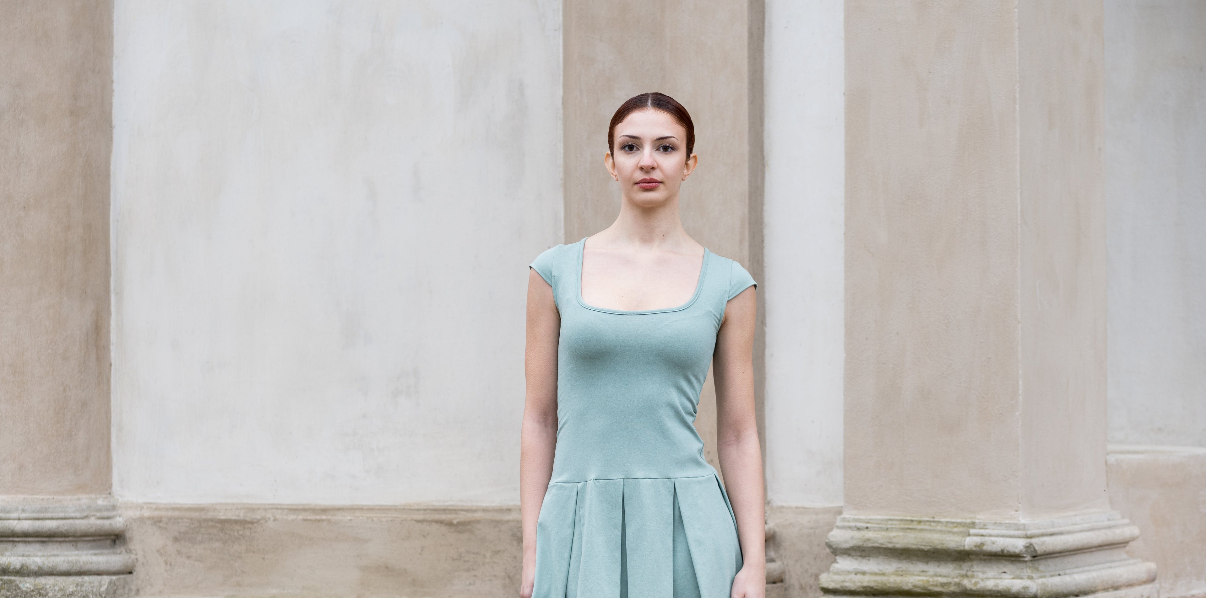 abbigliamento-made-in-italy-nuovi-brand-abito-corto-in-cotone-organico