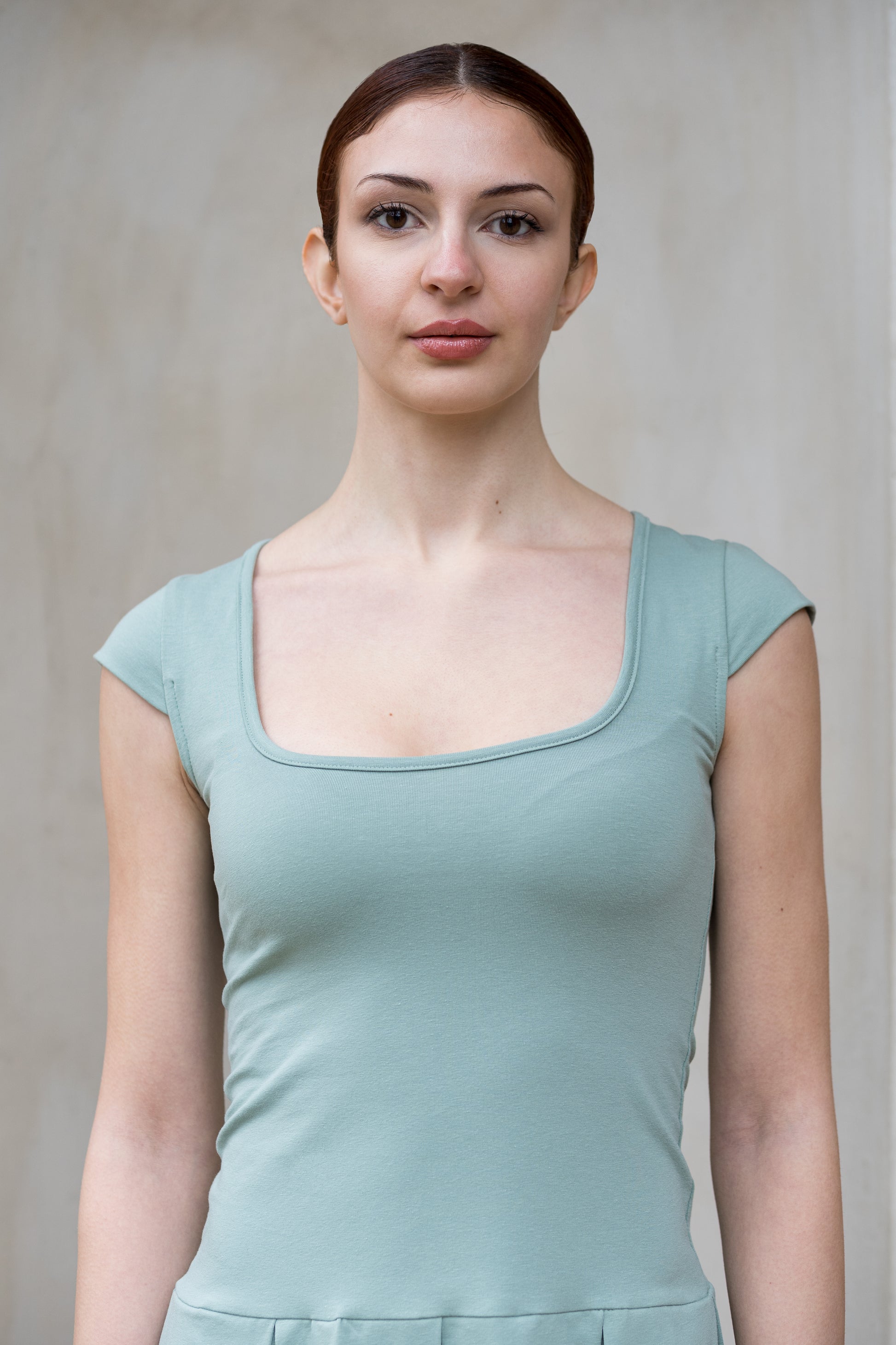 abito-in-cotone-organico-naturale-verde-scollatura-squadrata-maniche-corte